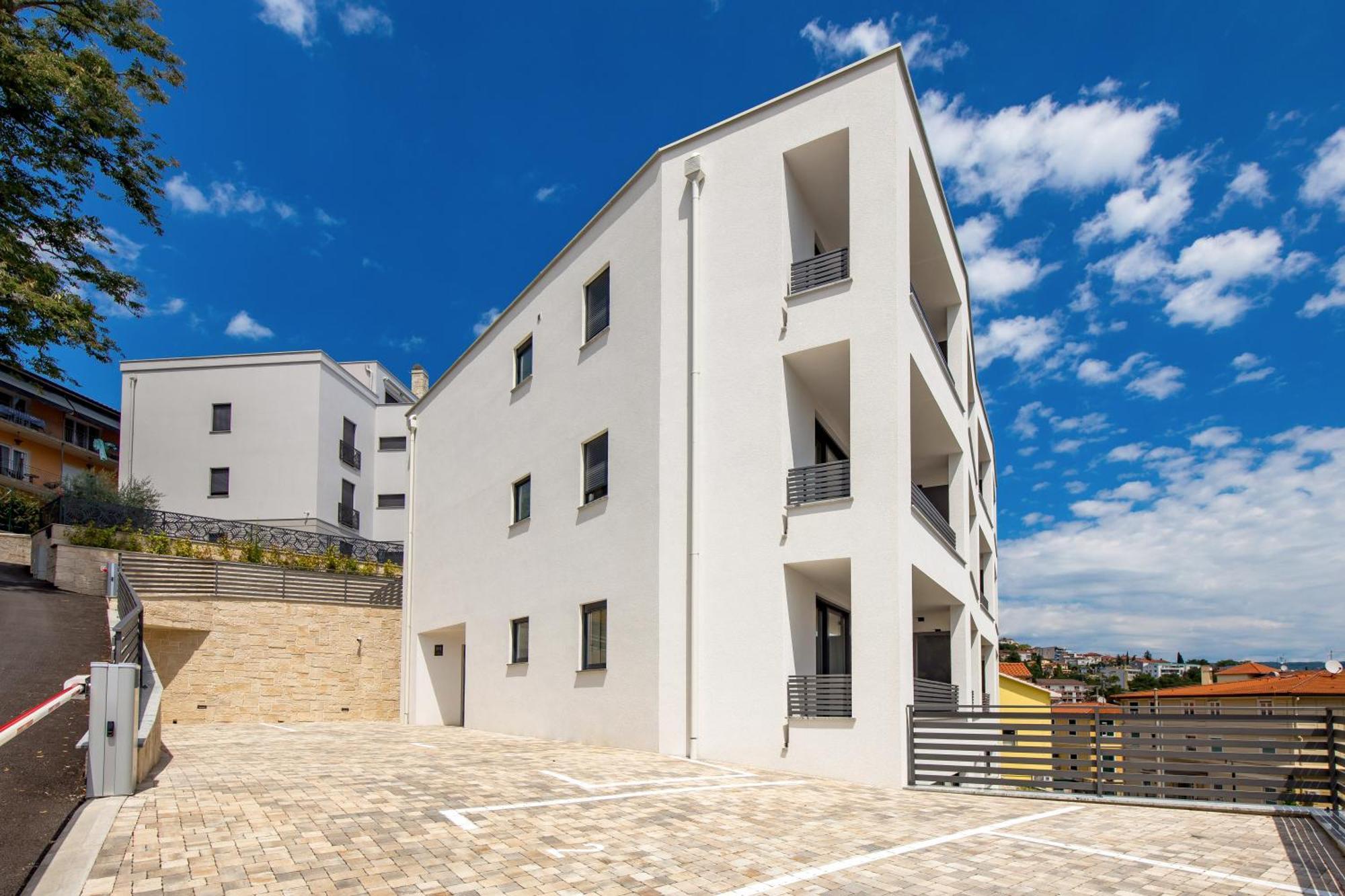 Belinda Apartments With Balcony & Private Parking Opatija Eksteriør billede