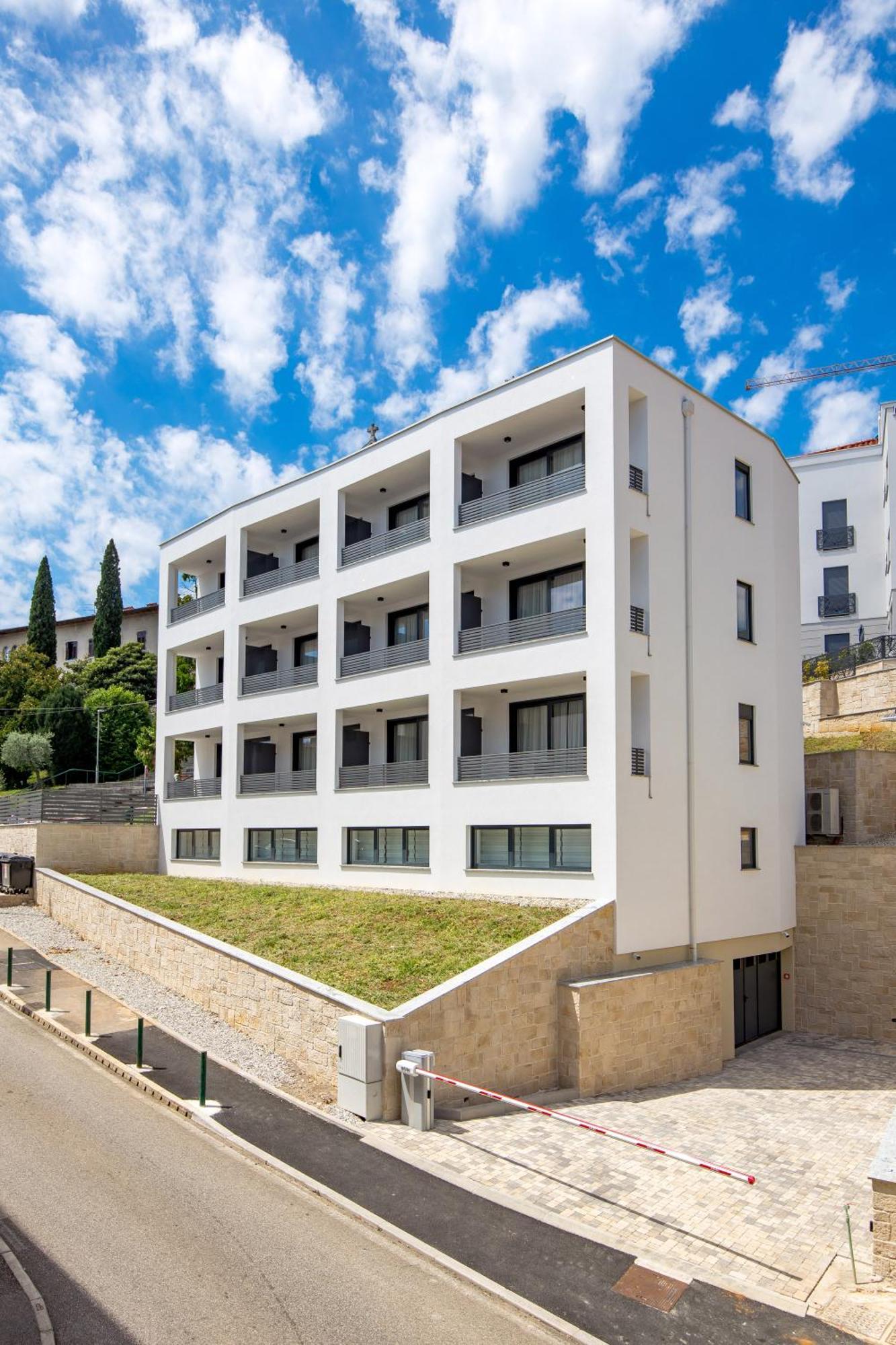 Belinda Apartments With Balcony & Private Parking Opatija Eksteriør billede