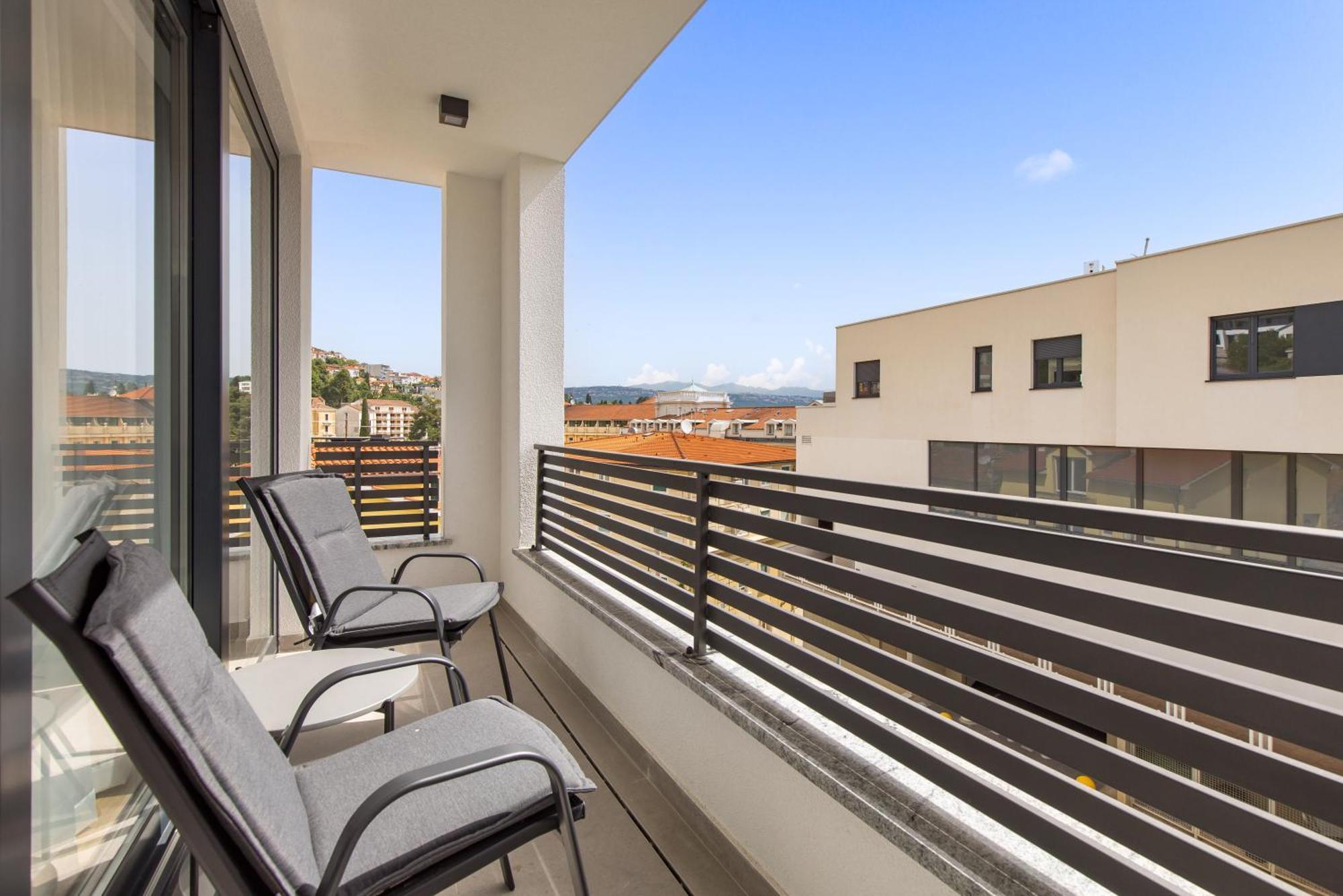 Belinda Apartments With Balcony & Private Parking Opatija Eksteriør billede