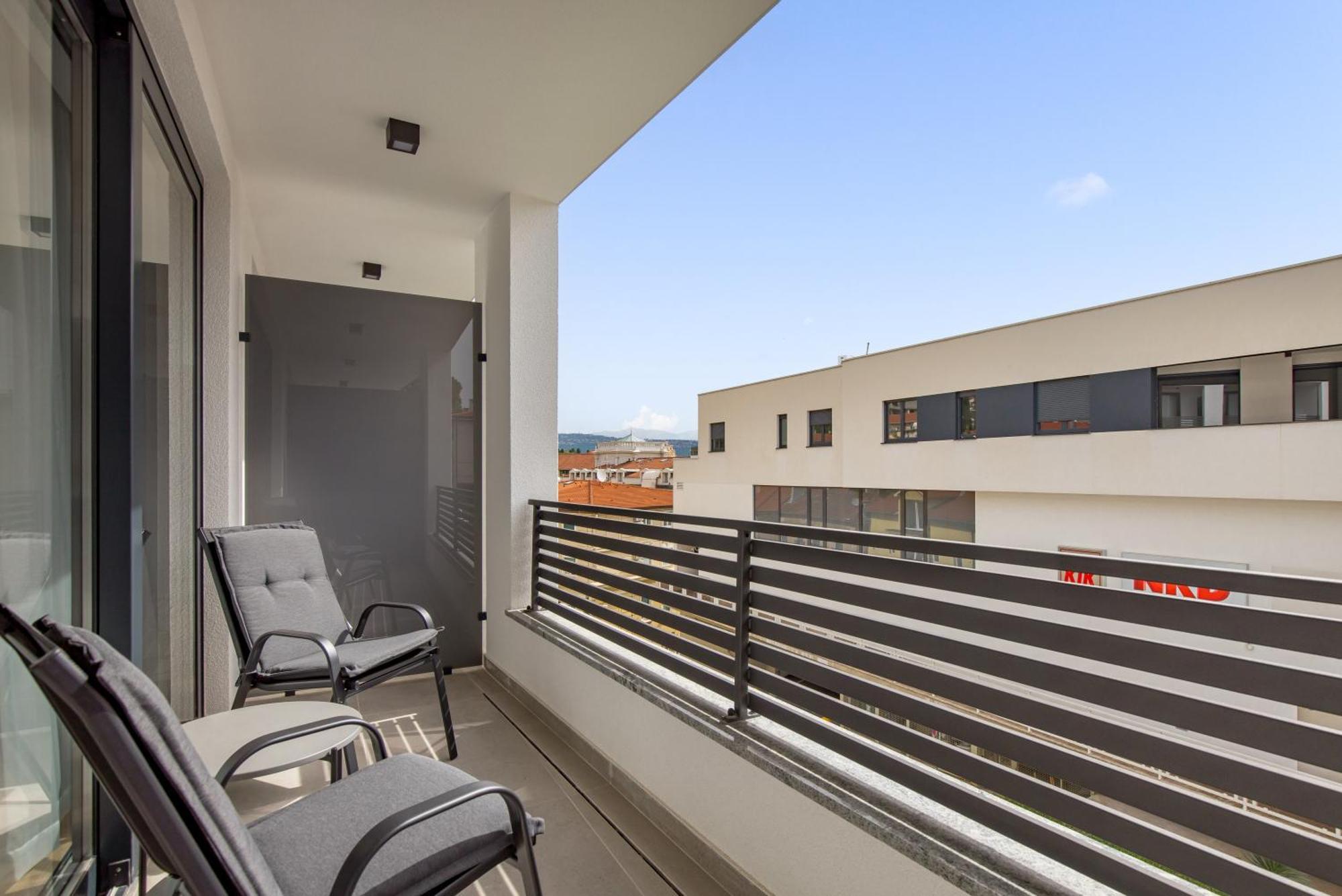 Belinda Apartments With Balcony & Private Parking Opatija Eksteriør billede