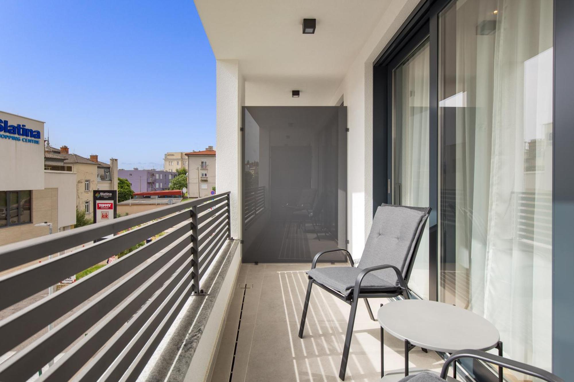 Belinda Apartments With Balcony & Private Parking Opatija Eksteriør billede