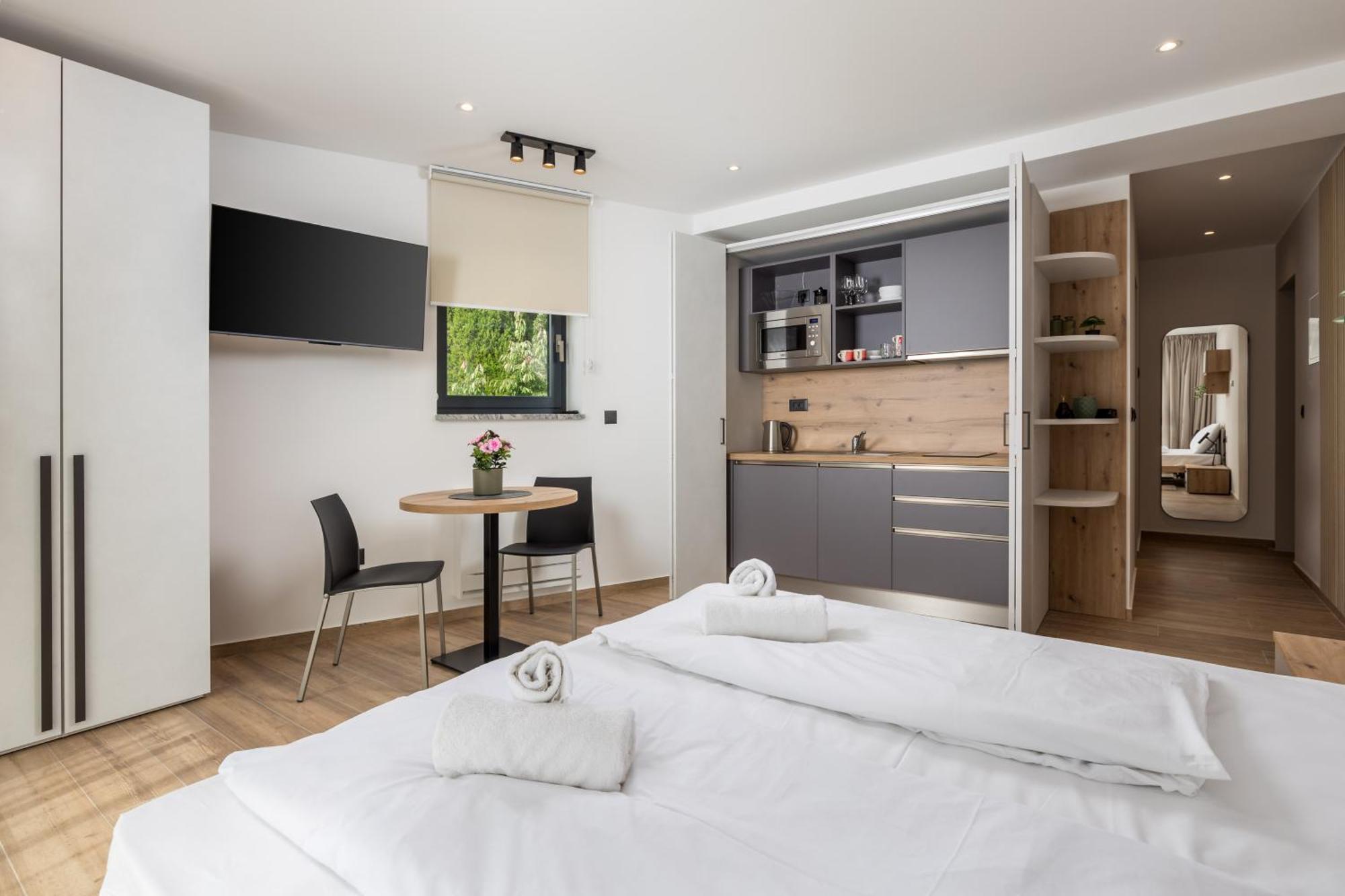 Belinda Apartments With Balcony & Private Parking Opatija Eksteriør billede