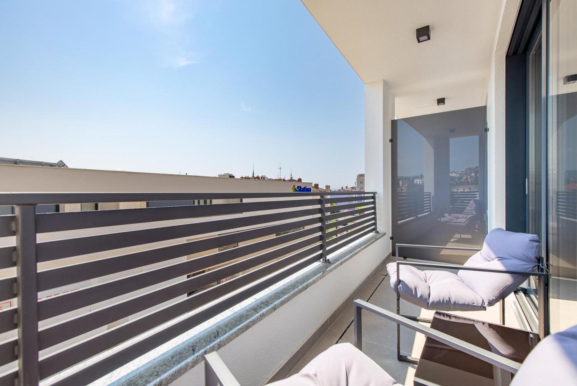 Belinda Apartments With Balcony & Private Parking Opatija Eksteriør billede