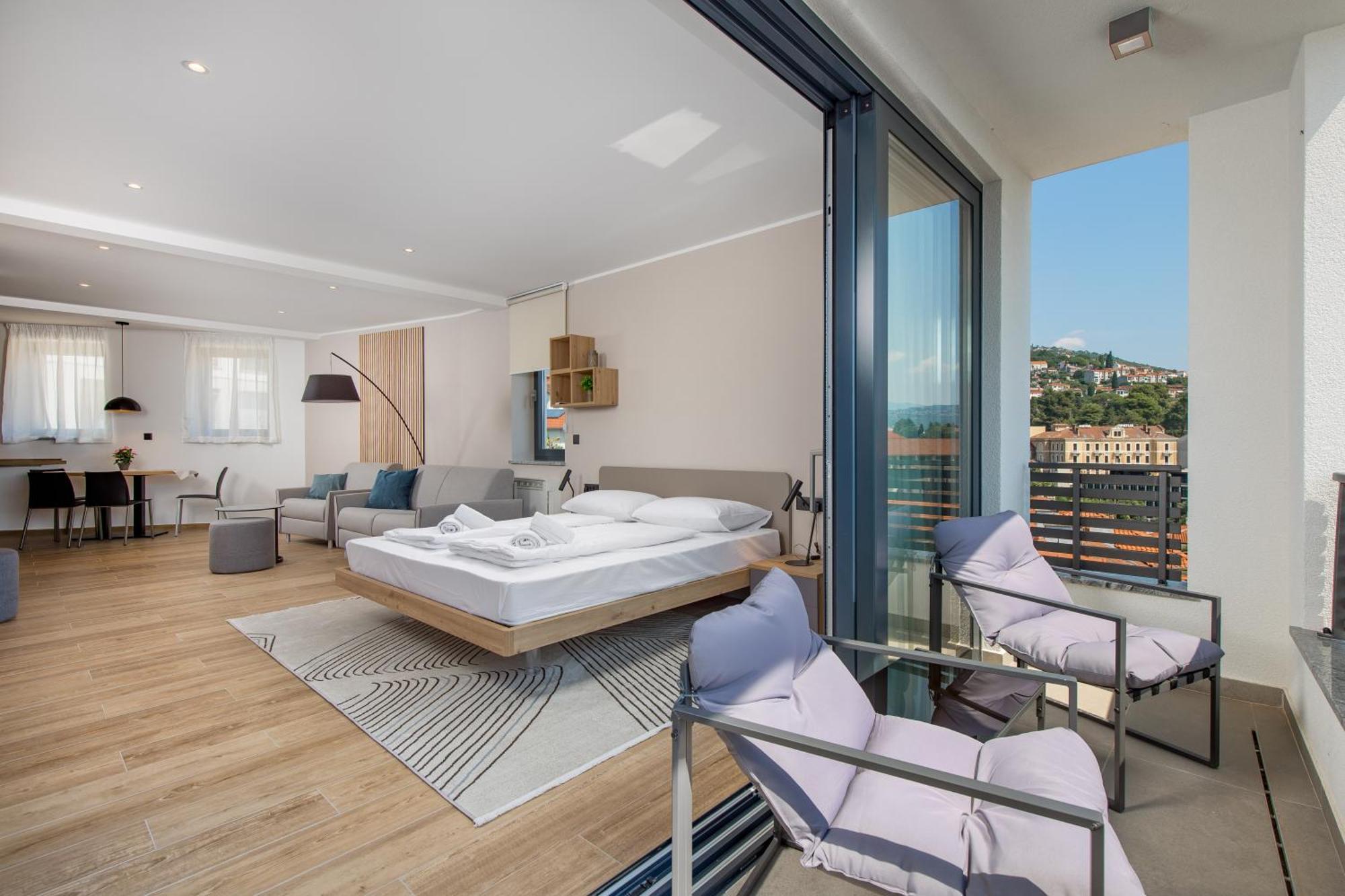 Belinda Apartments With Balcony & Private Parking Opatija Eksteriør billede