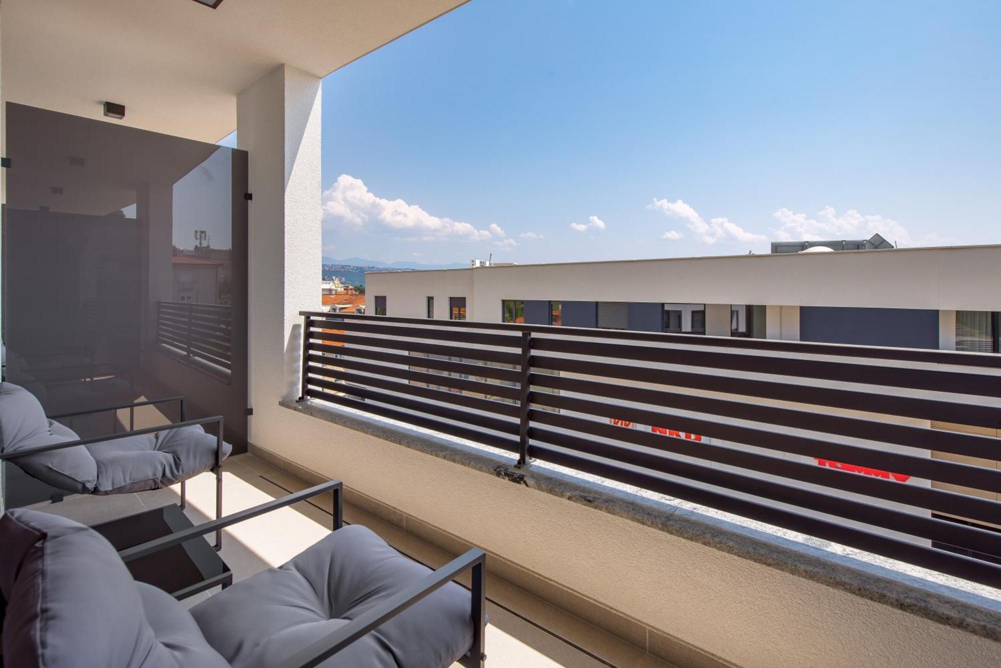 Belinda Apartments With Balcony & Private Parking Opatija Eksteriør billede